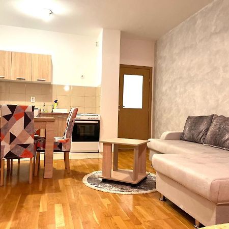 Naki Apartmani พอดโกริกา ภายนอก รูปภาพ