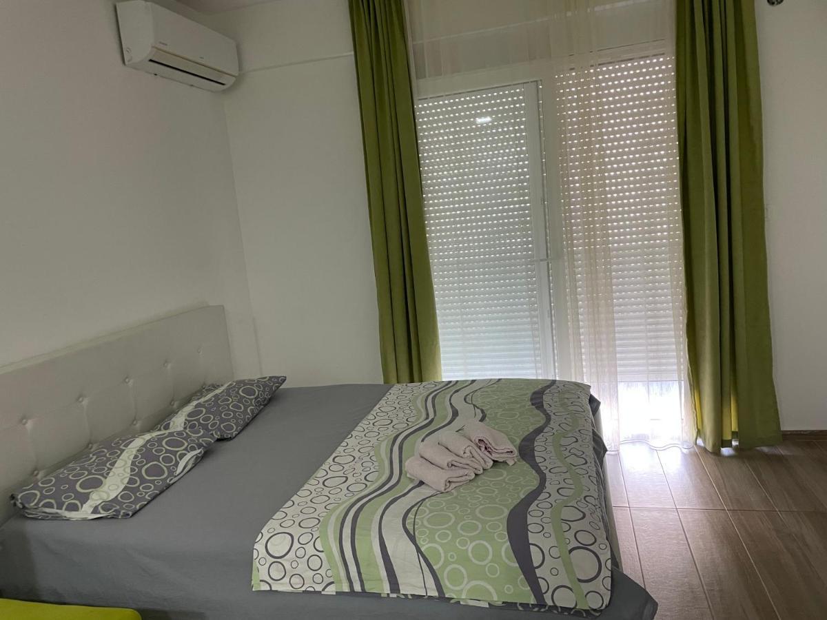 Naki Apartmani พอดโกริกา ภายนอก รูปภาพ