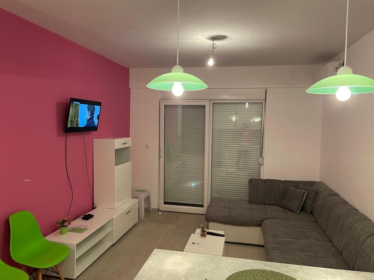 Naki Apartmani พอดโกริกา ภายนอก รูปภาพ
