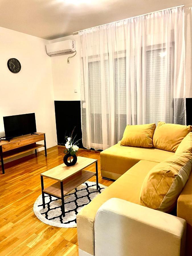 Naki Apartmani พอดโกริกา ภายนอก รูปภาพ