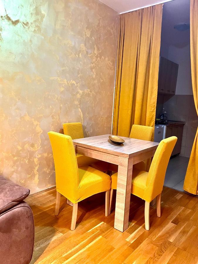 Naki Apartmani พอดโกริกา ภายนอก รูปภาพ