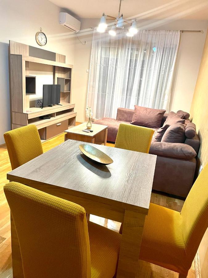 Naki Apartmani พอดโกริกา ภายนอก รูปภาพ