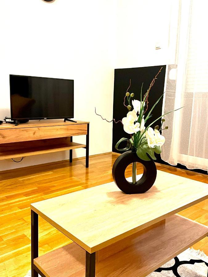 Naki Apartmani พอดโกริกา ภายนอก รูปภาพ