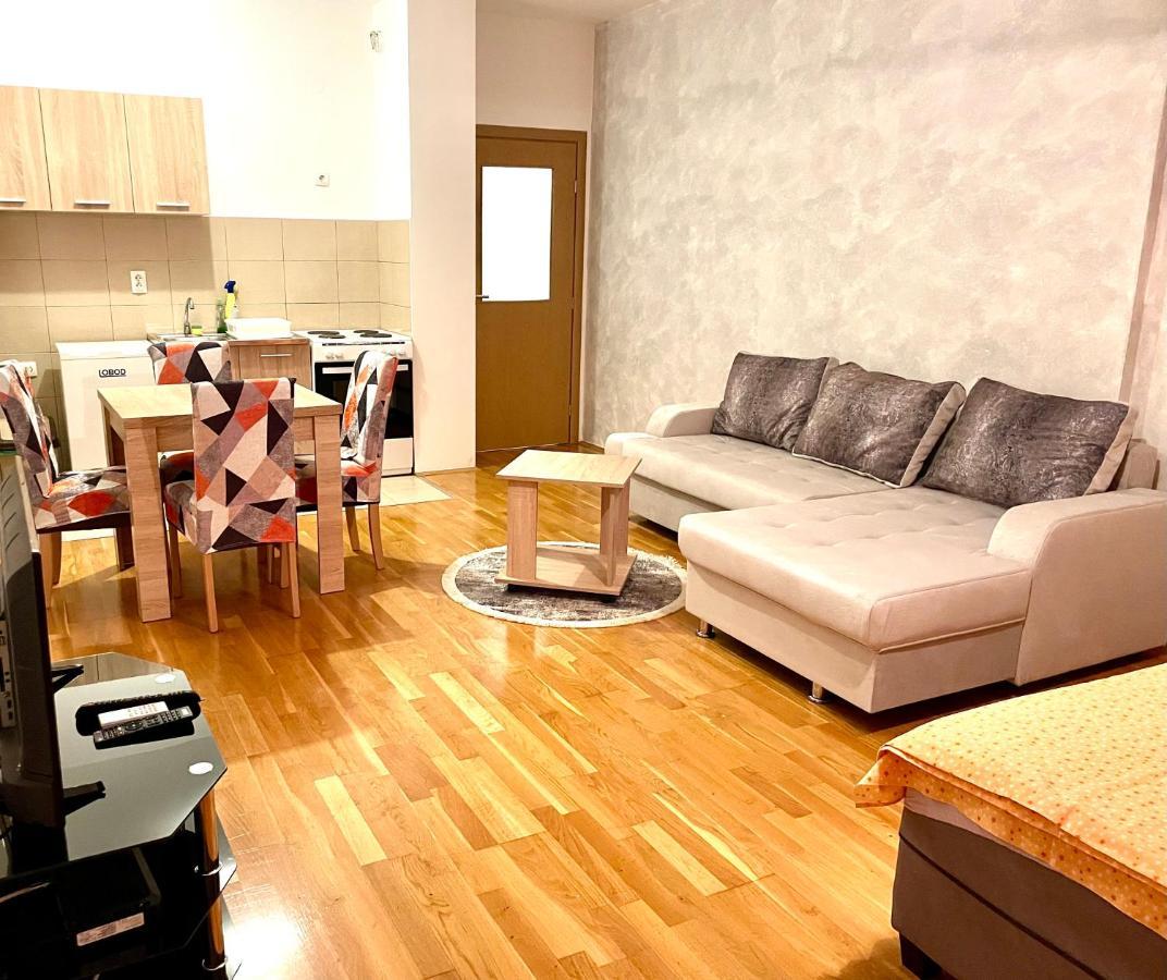 Naki Apartmani พอดโกริกา ภายนอก รูปภาพ