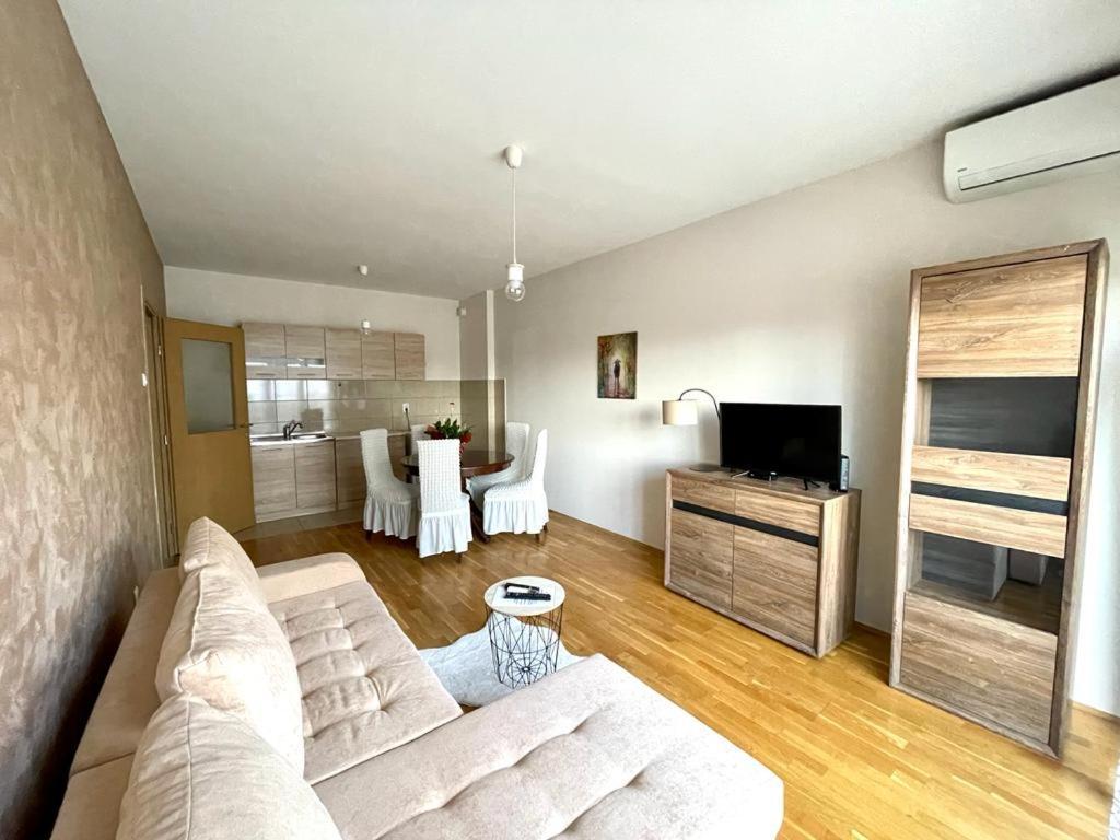 Naki Apartmani พอดโกริกา ภายนอก รูปภาพ