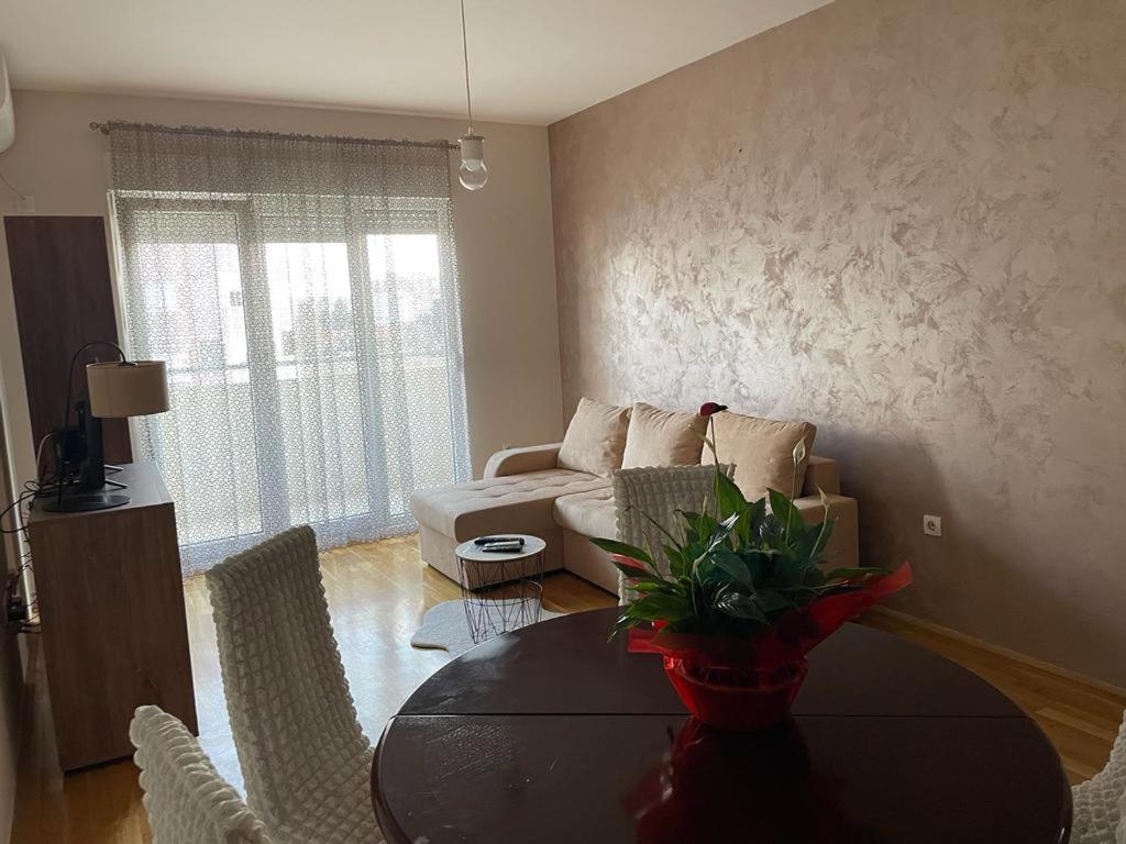 Naki Apartmani พอดโกริกา ภายนอก รูปภาพ